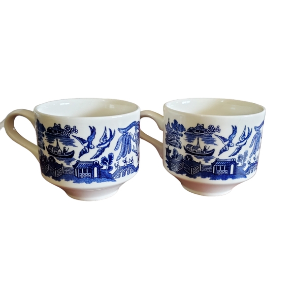 Vintage Churchill England Blue Willow Large Flat Cups ~ Set Of 4 Pre-Owned - Picture 3 of 16